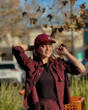 Sumbul Iqbal Instagram - Autumn days 🍁🍂🍁

#autumnvibes #november #styleinspo