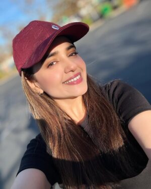 Sumbul Iqbal Instagram - Autumn days 🍁🍂🍁

#autumnvibes #november #styleinspo