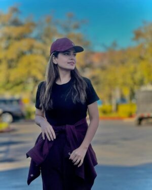 Sumbul Iqbal Instagram - Autumn days 🍁🍂🍁

#autumnvibes #november #styleinspo