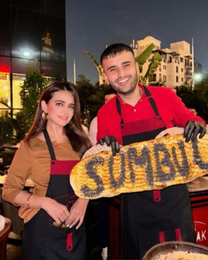 Sumbul Iqbal Instagram - Happy birthday to me 🎂
Always had a great time in dubai my happy place 

What a fun night at @cznburakdubai 
Thankyou all for your love & wishes 🫶🏻

#sumbuliqbal #birthday2024
