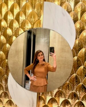 Sumbul Iqbal Instagram - Happy birthday to me 🎂
Always had a great time in dubai my happy place 

What a fun night at @cznburakdubai 
Thankyou all for your love & wishes 🫶🏻

#sumbuliqbal #birthday2024