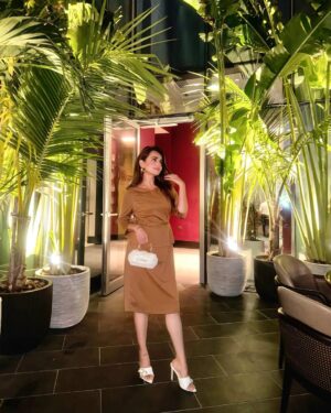 Sumbul Iqbal Instagram - Happy birthday to me 🎂
Always had a great time in dubai my happy place 

What a fun night at @cznburakdubai 
Thankyou all for your love & wishes 🫶🏻

#sumbuliqbal #birthday2024