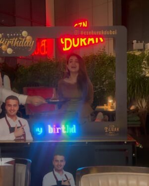 Sumbul Iqbal Instagram - Happy birthday to me 🎂
Always had a great time in dubai my happy place 

What a fun night at @cznburakdubai 
Thankyou all for your love & wishes 🫶🏻

#sumbuliqbal #birthday2024