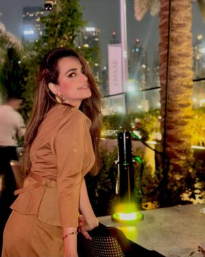 Sumbul Iqbal Instagram - Happy birthday to me 🎂
Always had a great time in dubai my happy place 

What a fun night at @cznburakdubai 
Thankyou all for your love & wishes 🫶🏻

#sumbuliqbal #birthday2024