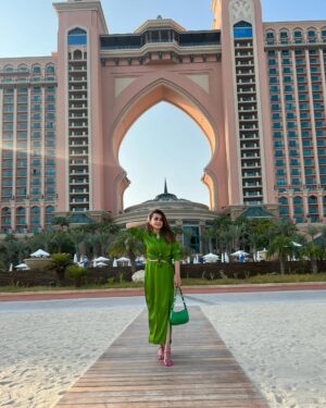 Sumbul Iqbal Instagram - Slay on green 💚