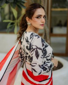 Actress Sumbul Iqbal HD Photos and Wallpapers February 2025