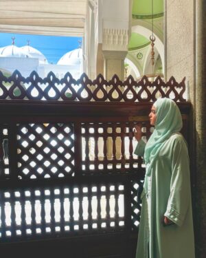 Sumbul Iqbal Instagram - Rabi Ul Awal Mubarak 🤲🏻 16/09/2024

Know Allah in ease and He will know you in hardship. And know that what has passed you by, was never meant to befall you. And what has befallen you, was never meant to pass you by. And know that victory comes with patience, relief with atfliction, and with hardship
comes ease." Hadith Nawawi 19 The Messenger of Allah se said, "Whoever would be pleased for Allah to answer him during times of hardship and difficulty, let him supplicate often during times of ease."
(Tirmidhi 3382]

#12rabiulawal #madinah

Abaya @nosheenyousuf.c