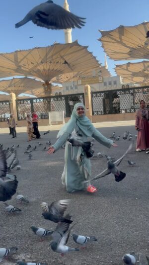 Sumbul Iqbal Instagram - Madina 💚

Feeling blessed celebrating rabi awal in madinah .
There is an incredible joy, love and peace in the city of
RasoolAllah

#madinah #masjidnabawi #12rabiulawal  #sumbuliqbal