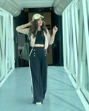 Sumbul Iqbal Instagram - 🫶🏻