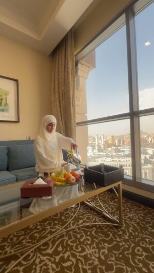 Sumbul Iqbal Instagram - لَبَّيْكَ اللَّهُمَّ لَبَّيْكَ، لَبَّيْكَ لاَ شَرِيْكَ لَكَ لَبَّيْكَ إِنَّ الْحَمْدَ وَالنِّعْمَةَ لَكَ وَالْمُلْكَ لاَشَرِيْكَ لَكَ 

@hiltonsuites.makkah 📍 

#makkah #sumbuliqbal #hilton #saudiarabia #hiltonforthestay #itmatterswhereyoustay