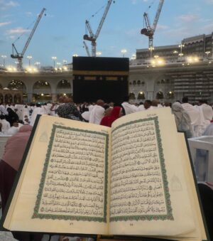 Sumbul Iqbal Instagram - Allah turn dream in to reality 🕋🤲🏻

Alhamdulillah ❤️ I completed my first Umrah 
I'm beyond grateful to Allah for this
incredible blessing.may we all be granted the chance to return again and again INSHALLAH ⭐️

I were planning to perfrom umrah from a long time finally Allah has answered all my prayers 🫶🏻

#firstumrah #umrah2024 #makkah #sumbuliqbal

Abaya @nosheenyousuf.co