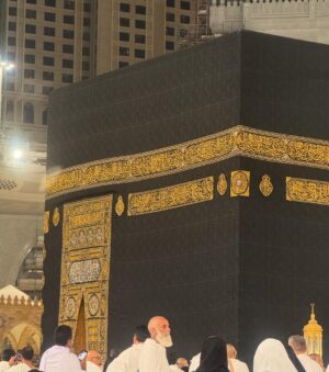 Sumbul Iqbal Instagram - Allah turn dream in to reality 🕋🤲🏻

Alhamdulillah ❤️ I completed my first Umrah 
I'm beyond grateful to Allah for this
incredible blessing.may we all be granted the chance to return again and again INSHALLAH ⭐️

I were planning to perfrom umrah from a long time finally Allah has answered all my prayers 🫶🏻

#firstumrah #umrah2024 #makkah #sumbuliqbal

Abaya @nosheenyousuf.co