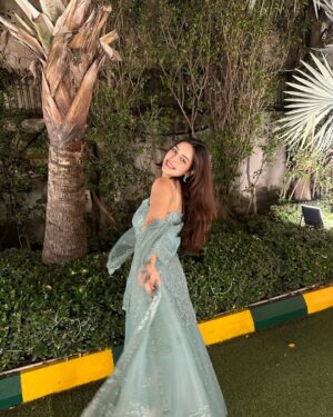 Sunakshi Grove Instagram - likes to have fun