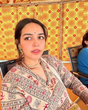 Sunakshi Grove Instagram - As my dear dadi wisely says, “Kumbh ka snaan aise hi nahi milta.” 

Through delays and doubts, I arrived—and found peace in the chaos. Taking a dip in the holy waters, I closed my eyes and offered my gratitude—not just for this moment, but for the unseen blessings that led me here.🕉️