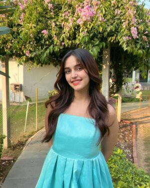 Sunakshi Grove Instagram - Blueming 🌷