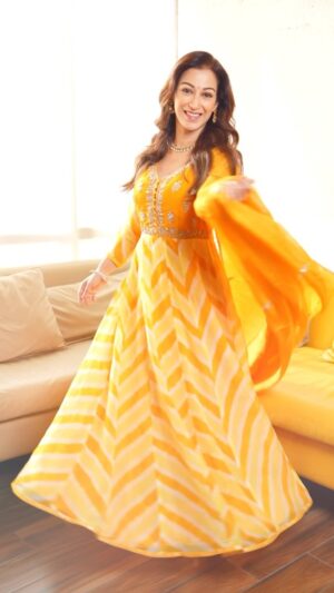 Sunayana Fozdar Instagram - From chill to chaandni vibes 🌙✨ 
Bringing sunshine in this yellow Anarkali! ☀️

Only if getting dressed was that Easy 😂💛

#desitransformation 

Wearing @zarijaipur 
Pr @maverick.communication01