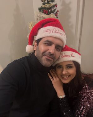 Sunita Marshall Instagram - This Christmas,may love,joy and peace surround you and last throughout the year 🎄