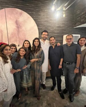Sunita Marshall Instagram - One of the best surprise thrown in by my darling @hassan.ahmedofficial on my birthday with my loved ones ( you pulled it off hubby Yayyyy 🥳 ). Special thanks to @sadi_yahya who flew in from Peshawar ( the cake was beautiful and yummy 😋 ). @sarinomz you kept the surprise till the end and asking me to wear something nice ( dumb me still couldn’t understand😂). @benitadavid.official I miss our old times cousin. @sana.fahd tum na hoti tu kiya hota ❤️. @kulsoom.habib @sabeeh_o @sabajeez  I love you guys yaar  @aisha.mahboob I’m so glad to came. Amna Ali sab ki dost , dostoon ki dost 🤗 @uroojallawala thank you for helping Hasan with the plan 🥰 @fatima.a.yazdani @ayeshauquaily @lalarukh_abbas you beauties you all made my day. @anamshaikhdesigns can’t wait to hold your baby in my arms. @timma.khan you have officially become my designer @nadia_ishtiaq my travel partner where are we going next? . @saudqasmi @mtahseenkhan @salinasipraofficial @fazalhussainofficial @syedatuba we are #babybaji family and may we always be like that  @javeria_saud_official I know you are in Aitikaf but really missed you alot and all those who couldn’t make it. Once again thank you all from the bottom of my heart. 
  HAPPY BIRTHDAY TO ME 
It’s tomorrow actually 😀