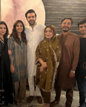 Sunita Marshall Instagram - One of the best surprise thrown in by my darling @hassan.ahmedofficial on my birthday with my loved ones ( you pulled it off hubby Yayyyy 🥳 ). Special thanks to @sadi_yahya who flew in from Peshawar ( the cake was beautiful and yummy 😋 ). @sarinomz you kept the surprise till the end and asking me to wear something nice ( dumb me still couldn’t understand😂). @benitadavid.official I miss our old times cousin. @sana.fahd tum na hoti tu kiya hota ❤️. @kulsoom.habib @sabeeh_o @sabajeez  I love you guys yaar  @aisha.mahboob I’m so glad to came. Amna Ali sab ki dost , dostoon ki dost 🤗 @uroojallawala thank you for helping Hasan with the plan 🥰 @fatima.a.yazdani @ayeshauquaily @lalarukh_abbas you beauties you all made my day. @anamshaikhdesigns can’t wait to hold your baby in my arms. @timma.khan you have officially become my designer @nadia_ishtiaq my travel partner where are we going next? . @saudqasmi @mtahseenkhan @salinasipraofficial @fazalhussainofficial @syedatuba we are #babybaji family and may we always be like that  @javeria_saud_official I know you are in Aitikaf but really missed you alot and all those who couldn’t make it. Once again thank you all from the bottom of my heart. 
  HAPPY BIRTHDAY TO ME 
It’s tomorrow actually 😀
