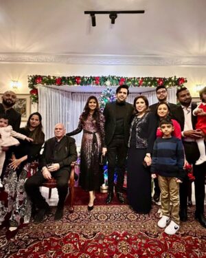 Sunita Marshall Instagram - This Christmas,may love,joy and peace surround you and last throughout the year 🎄