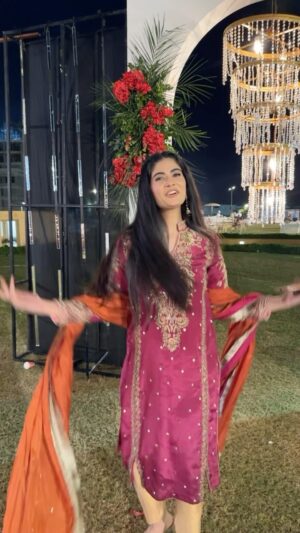 Sunita Marshall Instagram - You have to be crazy to work in #babybajikibahuwain 🦋

#madihaiftikhar #javeriaabbasi #sunitamarshall #hassanahmed #saudqasmi #junaidniazi #fazalhussain #arydigital #babybajikibahuwain #babybaji #reel #instareels #instagood #tiktok #fyp #fypシ #fypage #actors #celebrity