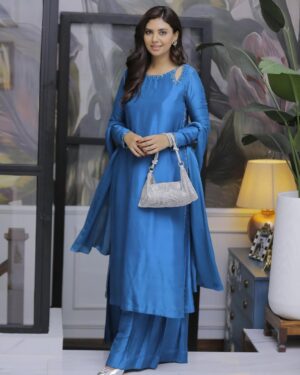Sunita Marshall Instagram - Eid day 3 wearing the fabulous outfit by @mariyamdrizwan 
.
.
📸 @sadataliclicks