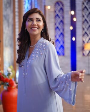 Sunita Marshall Instagram - Wearing one of my favourite designer @timma.khan @timmas_pakistan 🩵 

Jewellery by @sana_nouman_jewels