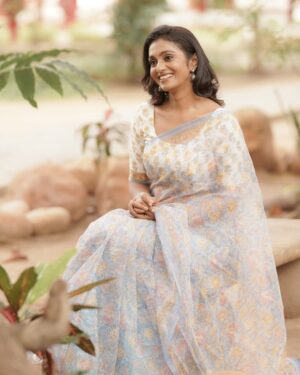 Sunitha Srinivasan Instagram - 🦋🦋🦋
Artist - @sunitha_official
Costumes - @kaarigai.sarees
Photographer - @camerasenthil
Makeup - @beatyourface_artistry
Hair - @_miss.blender_
Shoot Organized by @rrajeshananda
#sunitharinivasan #sareelover #picoftheday