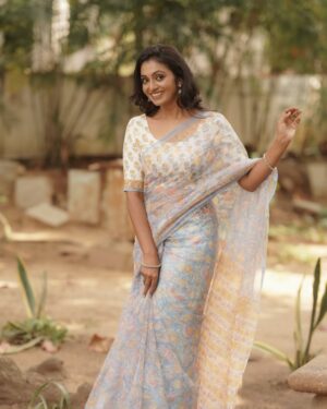 Sunitha Srinivasan Instagram - 🦋🦋🦋
Artist - @sunitha_official
Costumes - @kaarigai.sarees
Photographer - @camerasenthil
Makeup - @beatyourface_artistry
Hair - @_miss.blender_
Shoot Organized by @rrajeshananda
#sunitharinivasan #sareelover #picoftheday