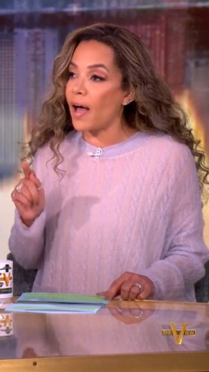 Sunny Hostin Instagram - @Sunny reacts to the Senate passing Pres. Trump's budget plan after Senate Minority Leader Chuck Schumer's last-minute vote switch.