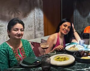 Surabhi Prabhu Instagram - Stealing moments with my fav people & locking them away as memories forever. ❤️ 🗝️Where love and laughter meet-FAMILY ❤️

Every bite was heavenly, chef !!! Great job 
Dinner at @onriquemumbai 

My brother takes us out to celebrate India’s win 🏆 

#championstrophy2025 #indiavsnewzealand #indiawins #surabhiprabhu #mumbaifoodie #mumbaikar #mumbairestaurants #mumbainightlife #indianbloggers #indianinfluencer #mumbaiblogger #mumbaiinfluencer #mumbaiinfluencers #familytime #masi