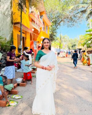 Surabhi Santosh Instagram - May Devi bless us all with good health and prosperity ✨
Attukal Amme namosthuthey🙏🏼
#AttukalPongala2025