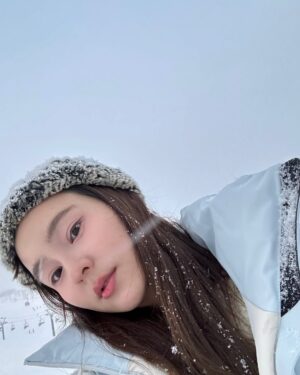 Sushar Manaying Instagram - Happy new year from Japan ka 🤍🌟✨🎅🏻