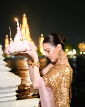 Sushar Manaying Instagram - ชุดไทย 4 ปี 1 ครั้ง 😝🙏🏻 happy Loy kratong day ka 😉💕 @vanuscouture_official