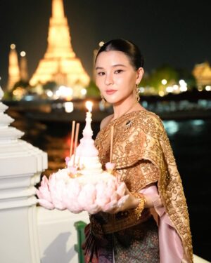 Sushar Manaying Instagram - ชุดไทย 4 ปี 1 ครั้ง 😝🙏🏻 happy Loy kratong day ka 😉💕 @vanuscouture_official