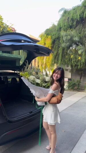 Sushar Manaying Instagram - Someone sent me flowers 🤭🫶🏻 🤍 thank you ka :) @amp.ongkosit #valentines2025