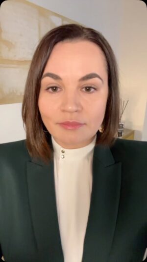Sviatlana Tsikhanouskaya Instagram - Сёння мы ўслаўляем жаночую стойкасць, рашучасць і самаадданасць, нагадваючы свету пра нашыя выдатныя дасягненні.  Дарагія беларускі, вы – мая апора і нагода для гонару. Менавіта вы з’яўляецеся прыкладам моцы дабрыні і нястомным рухавіком пераменаў! 

#беларусь #ціханоўская #8сакавiка #международныйженскийдень #беларуски