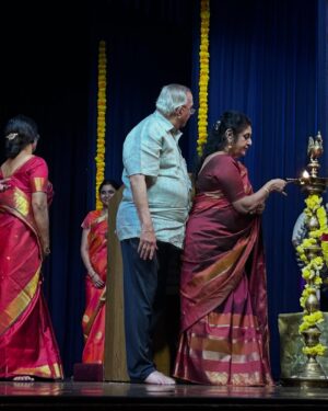 Swarnamalya Instagram - Sarasa Natya Mala - a celebration of our guru Kalaimamani K J Sarasa, fondly known as Sarasama. My dear friend and sister @kavitharamu performed. It was an emotionally pensive performance. Her choice of pieces were so sublime including the Illayaraja composition of Pudumaipittan song. Sarasalaya is home. And it eas so comforting to be home yesterday and watch my dearest friend and lovely artiste Kavi perform. As always @shanmughasundar has organised this year’s festival too so beautifully. Above all, we all know Sarasama is watching us from above with approval. We can almost hear her tongue-n-cheek comments❤️🙈