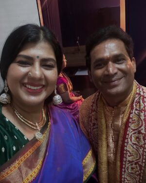 Swarnamalya Instagram - These pictures are to share the joy of wearing a beautiful beautiful beautiful double adigai by @sthree_creatives my friend Srimathi Mohan sent this to me with so much love. And I found the perfect occasion to wear it to my Guru Sarasama’s anniversary celebrations yday. It stood out, shining. I loved how it sat so perfectly on the neck and can’t wait to wear it again and again. Sthree is making amazing sarees and reviving traditions. The adigai left us mainly because of how it wouldn’t sit properly on the neck. But Srimathi’s work with master craftspeople has revived it to its rightful glory. I love it ❤️