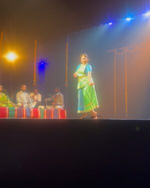 Swarnamalya Instagram - Sarasa Natya Mala - a celebration of our guru Kalaimamani K J Sarasa, fondly known as Sarasama. My dear friend and sister @kavitharamu performed. It was an emotionally pensive performance. Her choice of pieces were so sublime including the Illayaraja composition of Pudumaipittan song. Sarasalaya is home. And it eas so comforting to be home yesterday and watch my dearest friend and lovely artiste Kavi perform. As always @shanmughasundar has organised this year’s festival too so beautifully. Above all, we all know Sarasama is watching us from above with approval. We can almost hear her tongue-n-cheek comments❤️🙈
