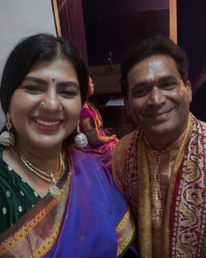 Swarnamalya Instagram - Sarasa Natya Mala - a celebration of our guru Kalaimamani K J Sarasa, fondly known as Sarasama. My dear friend and sister @kavitharamu performed. It was an emotionally pensive performance. Her choice of pieces were so sublime including the Illayaraja composition of Pudumaipittan song. Sarasalaya is home. And it eas so comforting to be home yesterday and watch my dearest friend and lovely artiste Kavi perform. As always @shanmughasundar has organised this year’s festival too so beautifully. Above all, we all know Sarasama is watching us from above with approval. We can almost hear her tongue-n-cheek comments❤️🙈