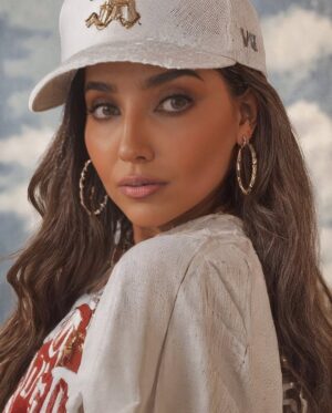 Swati Verma Instagram - 90’s vibes only! From grunge to glam 😍 Swipe left and tell me your favorite look in the comments below 👇🏻 🎸📸 

#90sRewind #swativerma #aiyearbook #yearbook