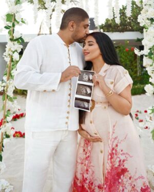 Swati Verma Instagram - 𝗧𝗪𝗜𝗡𝗦 on the way! 🤰🏻💞 Can you believe it? We're 𝗣𝗥𝗘𝗚𝗡𝗔𝗡𝗧 and life has decided to double our joy! 👶🏻👶🏻

At 𝟮𝟴 𝗪𝗘𝗘𝗞𝗦 today, we're on an extraordinary journey, a ride filled with new depths of 𝗘𝗫𝗖𝗜𝗧𝗘𝗠𝗘𝗡𝗧 and 𝗟𝗢𝗩𝗘.❤️ Big thanks to my amazing husband @vishy_nanda for being my rock 😘🙏🏻 

We're counting the days until our little miracles join this beautiful world 👯‍♂️🌍 

Get ready for a whirlwind of memorable moments, extraordinary experiences, and double the 𝗕𝗟𝗜𝗦𝗦. We can't wait to share this journey with you! 😍🫶🏻❤️

Follow our journey @thenandatwins

#28weekspregnant #twinpregnancy #doublethejoy #bignews #thenandatwins
