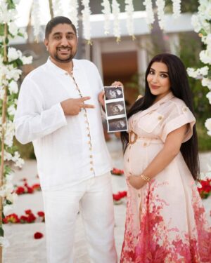 Swati Verma Instagram - 𝗧𝗪𝗜𝗡𝗦 on the way! 🤰🏻💞 Can you believe it? We're 𝗣𝗥𝗘𝗚𝗡𝗔𝗡𝗧 and life has decided to double our joy! 👶🏻👶🏻

At 𝟮𝟴 𝗪𝗘𝗘𝗞𝗦 today, we're on an extraordinary journey, a ride filled with new depths of 𝗘𝗫𝗖𝗜𝗧𝗘𝗠𝗘𝗡𝗧 and 𝗟𝗢𝗩𝗘.❤️ Big thanks to my amazing husband @vishy_nanda for being my rock 😘🙏🏻 

We're counting the days until our little miracles join this beautiful world 👯‍♂️🌍 

Get ready for a whirlwind of memorable moments, extraordinary experiences, and double the 𝗕𝗟𝗜𝗦𝗦. We can't wait to share this journey with you! 😍🫶🏻❤️

Follow our journey @thenandatwins

#28weekspregnant #twinpregnancy #doublethejoy #bignews #thenandatwins