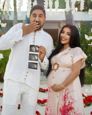 Swati Verma Instagram - 𝗧𝗪𝗜𝗡𝗦 on the way! 🤰🏻💞 Can you believe it? We're 𝗣𝗥𝗘𝗚𝗡𝗔𝗡𝗧 and life has decided to double our joy! 👶🏻👶🏻

At 𝟮𝟴 𝗪𝗘𝗘𝗞𝗦 today, we're on an extraordinary journey, a ride filled with new depths of 𝗘𝗫𝗖𝗜𝗧𝗘𝗠𝗘𝗡𝗧 and 𝗟𝗢𝗩𝗘.❤️ Big thanks to my amazing husband @vishy_nanda for being my rock 😘🙏🏻 

We're counting the days until our little miracles join this beautiful world 👯‍♂️🌍 

Get ready for a whirlwind of memorable moments, extraordinary experiences, and double the 𝗕𝗟𝗜𝗦𝗦. We can't wait to share this journey with you! 😍🫶🏻❤️

Follow our journey @thenandatwins

#28weekspregnant #twinpregnancy #doublethejoy #bignews #thenandatwins
