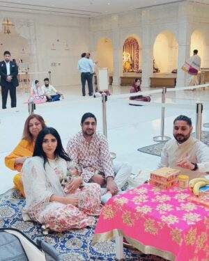 Swati Verma Instagram - What a special moment! Namkaran Sanskar Puja (Hindu Naming ceremony) done in Hindu Mandir Dubai 🙏🕉️✅ Thank you Pandit ji for such a beautiful moment for Vanessa & Valentina! 🥰👯‍♂️💞🍼 @thenandatwins

Outfits- @minime.organics