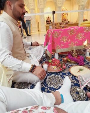 Swati Verma Instagram - What a special moment! Namkaran Sanskar Puja (Hindu Naming ceremony) done in Hindu Mandir Dubai 🙏🕉️✅ Thank you Pandit ji for such a beautiful moment for Vanessa & Valentina! 🥰👯‍♂️💞🍼 @thenandatwins

Outfits- @minime.organics