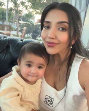 Swati Verma Instagram - Post-vaccination and feeling great! No fever here, just big smiles and ready for some pre-vacay shopping🛍️ 

Baby Outfits- @beauxbambino