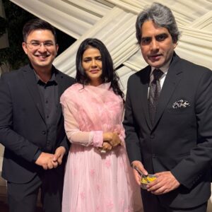 Sweta Singh Instagram - S.S के परिवार के कार्यक्रम में S-S-S-S 😁 #Aajtak #reunion