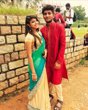 Swetha Khelge Instagram - Happy Valentine’s Day Love❤️😘

I can’t believe these pictures are literal 8 years apart. It’s like yesterday we’re posing for pictures at an ethnic day in college bullying each other and in a blink we have lived so many memories together. 
Thanku for always being there and having my back no matter what. With you everyday feels like a Valentine Day. Love you Jaann 😘❤️

#swethakhelge #myvalentine #specialone #collectingmemories